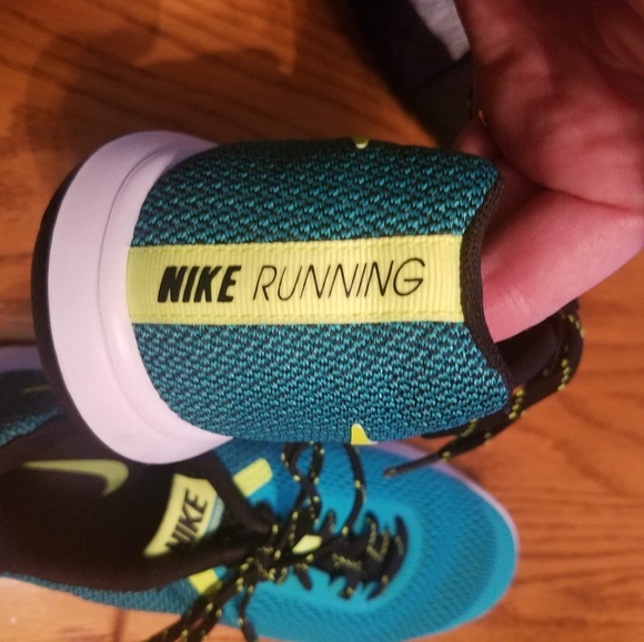 Nike Shoes - Brand new Nike running shoes 9.5